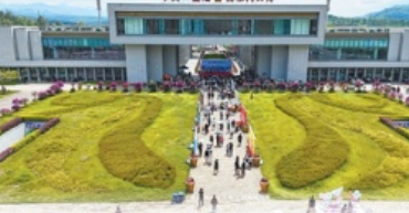 临沧把“洋坚果”变成“土特产”，耿马让“民族曲”唱出“国际范儿”——到澜沧江边，听周边交流和声（边城见闻）