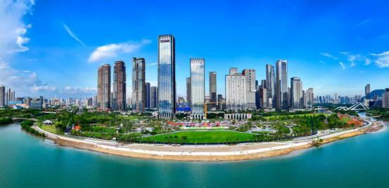 前海石公园桂湾段滨海岸线焕新升级！新增巨型沙池、星空草坪，网友热议“深圳滨海休闲..