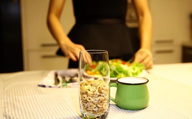 轻断食再次封神！复旦大学研究证实，让肝脏脂肪在3个月内少20.5%..