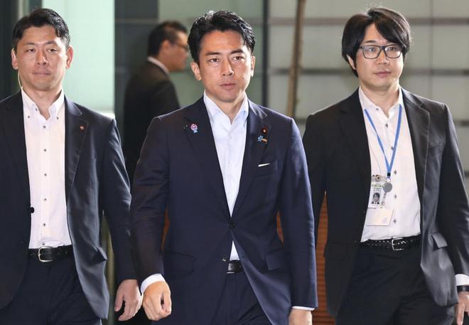 小泉进次郎成“下任首相”民调第一，否认夜访“逼宫”石破茂..