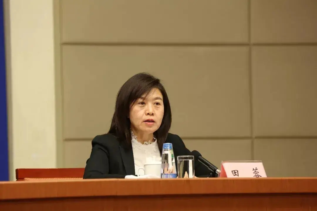 四川通报：田蓉多次携家人到云南、海南旅游，无偿接受老板服务 ..