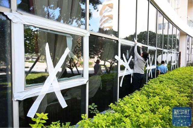 窗户贴“米”字形胶带，真能抵御台风吗？专家解答