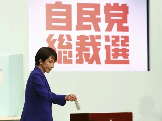 日本女首相要来了，一个“背锅侠”？
