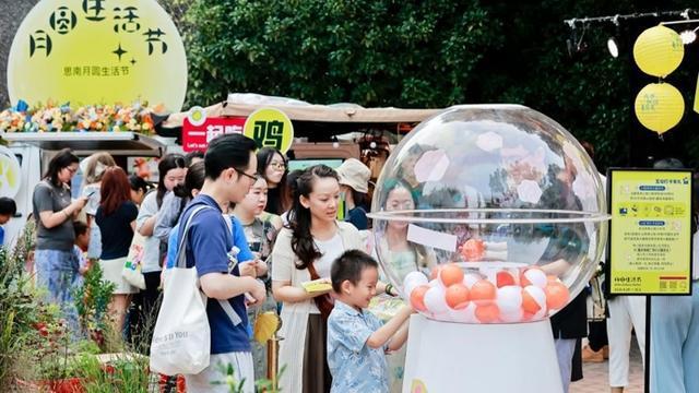 环复兴公园街区迎来24小时日夜客流，带来消费增长