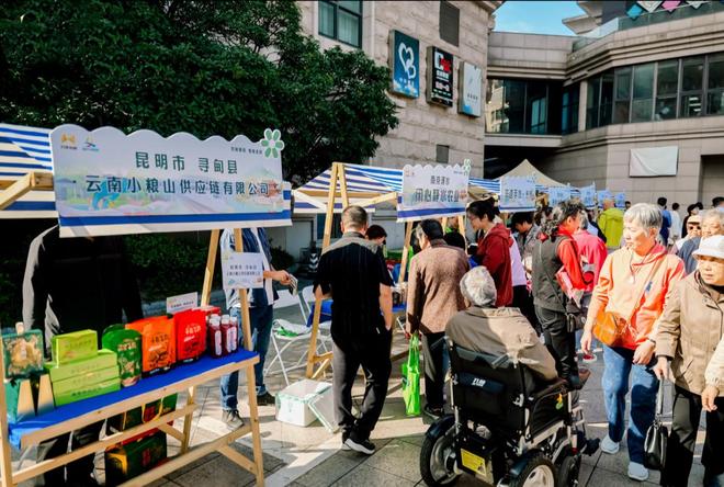 万里街道与南京溧水联动暖金秋，社区老人享“家门口的文旅盛宴”..