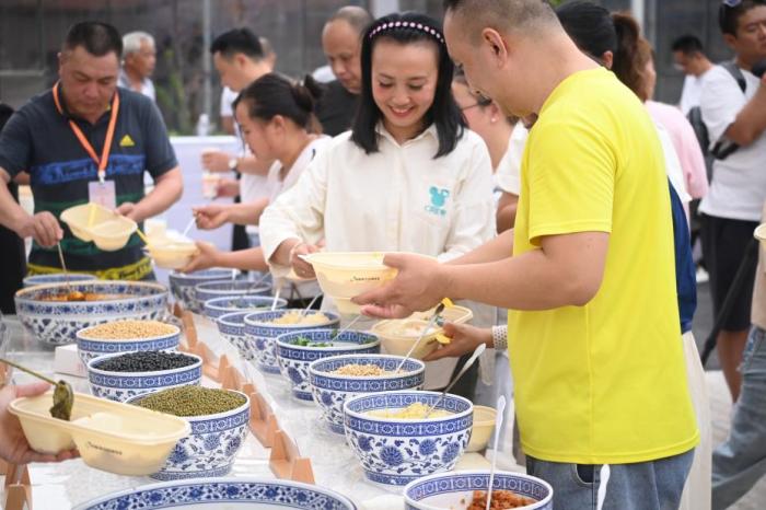 固体杨枝甘露成“网红甜品” 医生：它是“超级热量炸弹”
