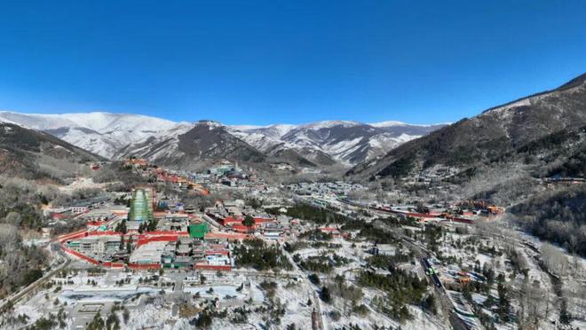 再迎降雪 五台山景区全力清雪保畅通