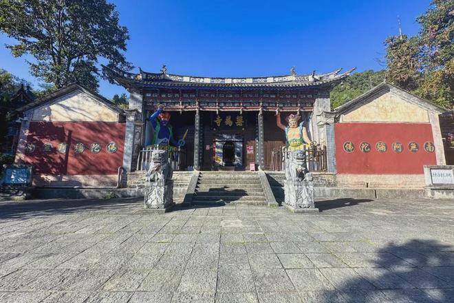 初访大理无为寺，宁静包容和不争的氛围着实感人，可惜不允许拍照..