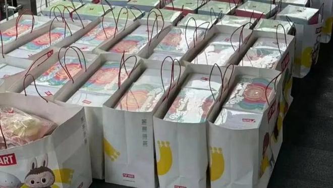 Labubu价格腰斩！二手均价从1478元跌至632元，黄牛：暂缓收购