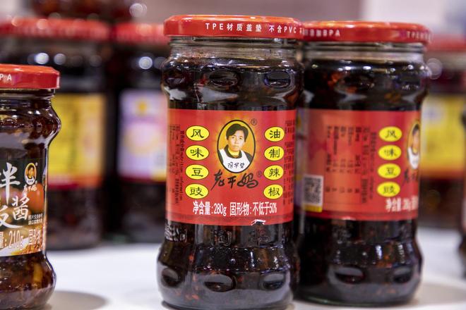 “断网”3年多，老干妈营收重回巅峰！工作人员称陶华碧一直在公司..