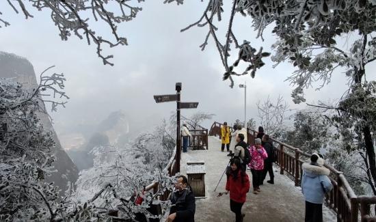 湖南新宁：崀山丹霞邂逅雪雾云海奇观醉游人