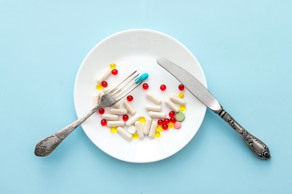饭后肚子鼓鼓的？一套腹部推拿手法，帮你顺气消胀