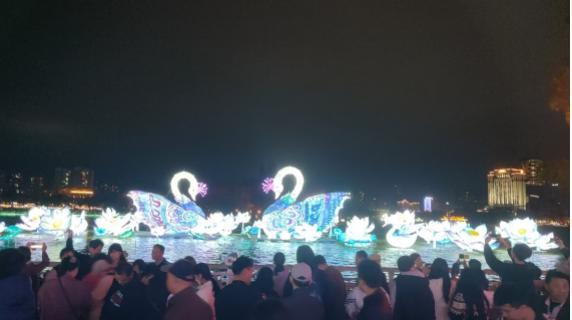 一盏灯点亮一座城，光影焕彩粤港澳大湾区被低估的明珠惠州｜新春走基层..