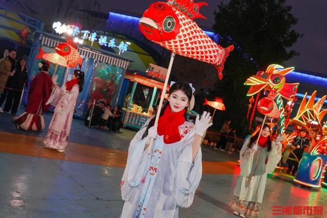 舞龙狮、打铁花、机器人巡游……湖南元宵热闹值拉满