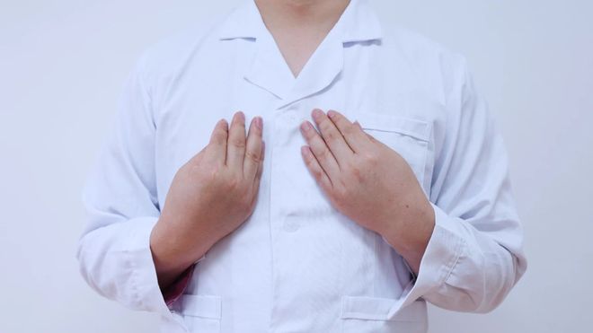 牙龈出血是小问题？这些“小问题”可能是癌症前兆，请不要大意..