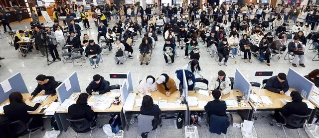 韩国年轻人婚育困局背后