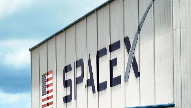 SpaceX上市前夕，忙着干三件大事