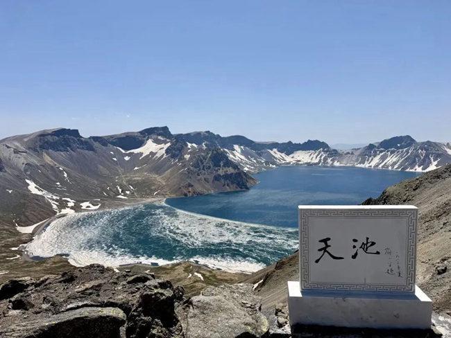 行进中国 | 天池冰开，赴长白