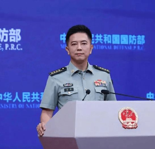 国防部新闻发言人陈曦就中国海军组织潜射战略导弹试射答记者问..