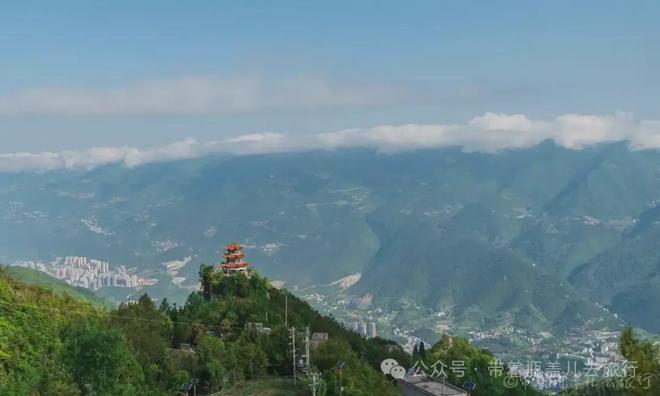 巫溪有座藏在云端的寺庙，建在1200米的悬崖上号称“小武当”..