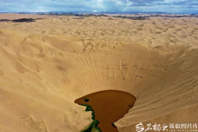 美丽中国新疆行丨沙漠之巅！探秘新疆高海拔沙水共生秘境